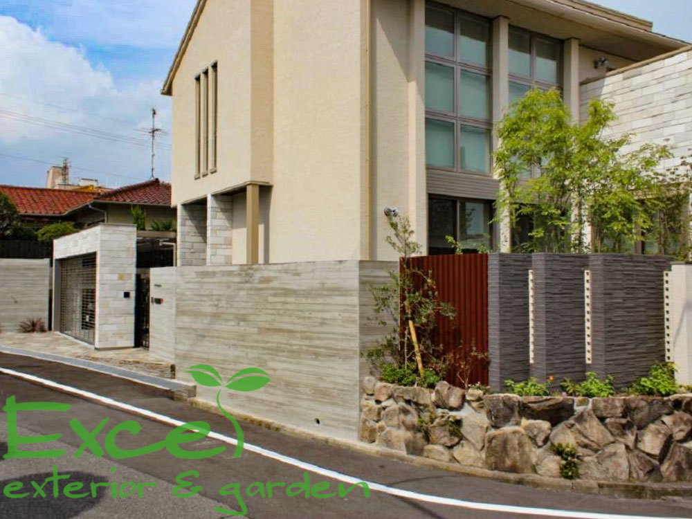 新築外構 ｕ スタイル 三協アルミ 杉板型枠 の塀 枚方市 大阪 神戸 外構 エクステリア エクセル