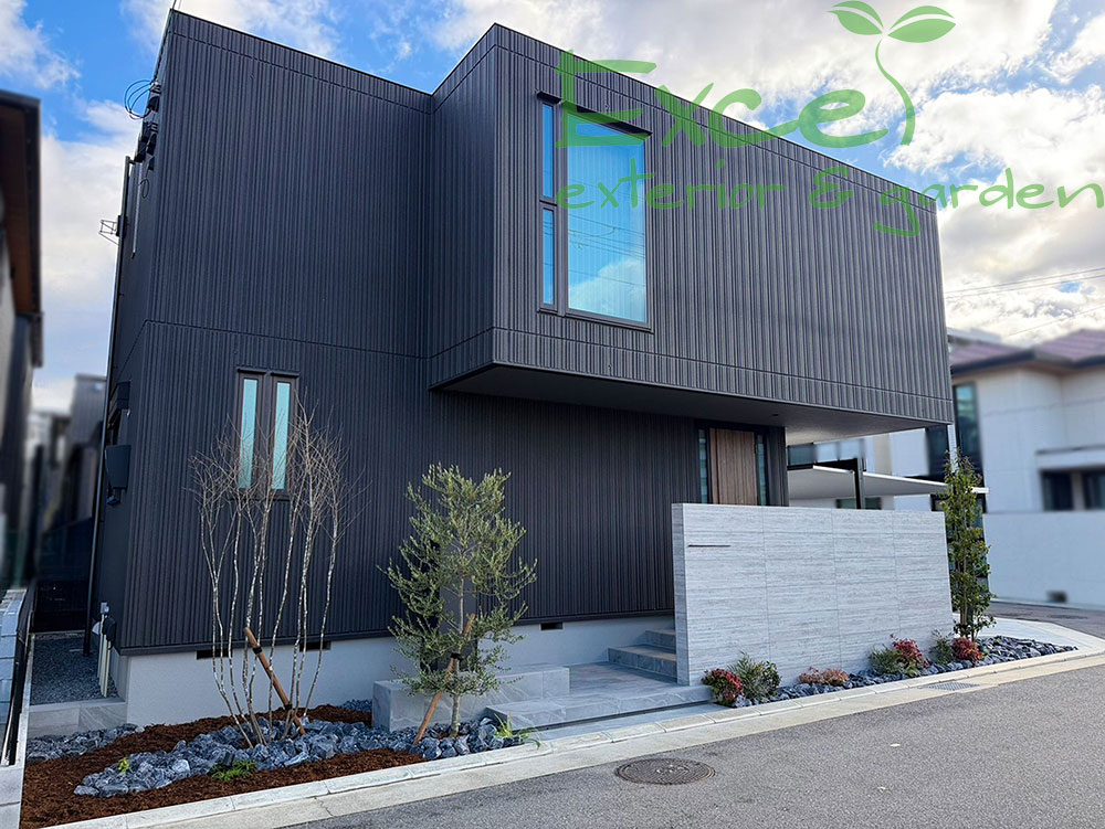 セラウォールRC杉板を使った新築外構左