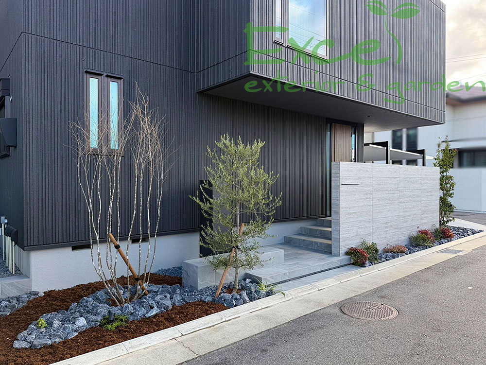 アヴァンティを貼った階段と床の左外観