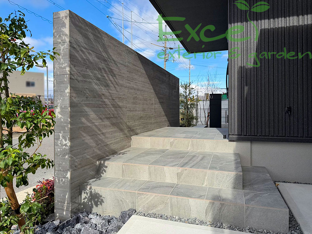 アヴァンティを貼った階段と床のガレージ側