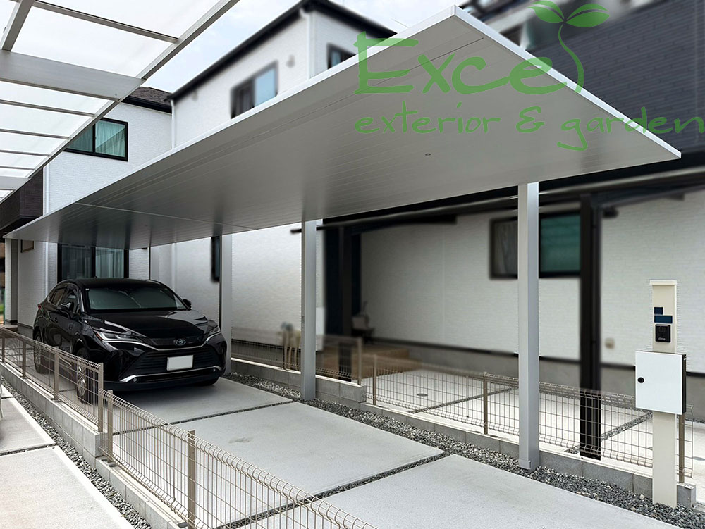 〈尼崎市〉カーポートSC 1台用 縦2連棟｜スタイリッシュなデザインとシームレスラインライトで高級感アップ
