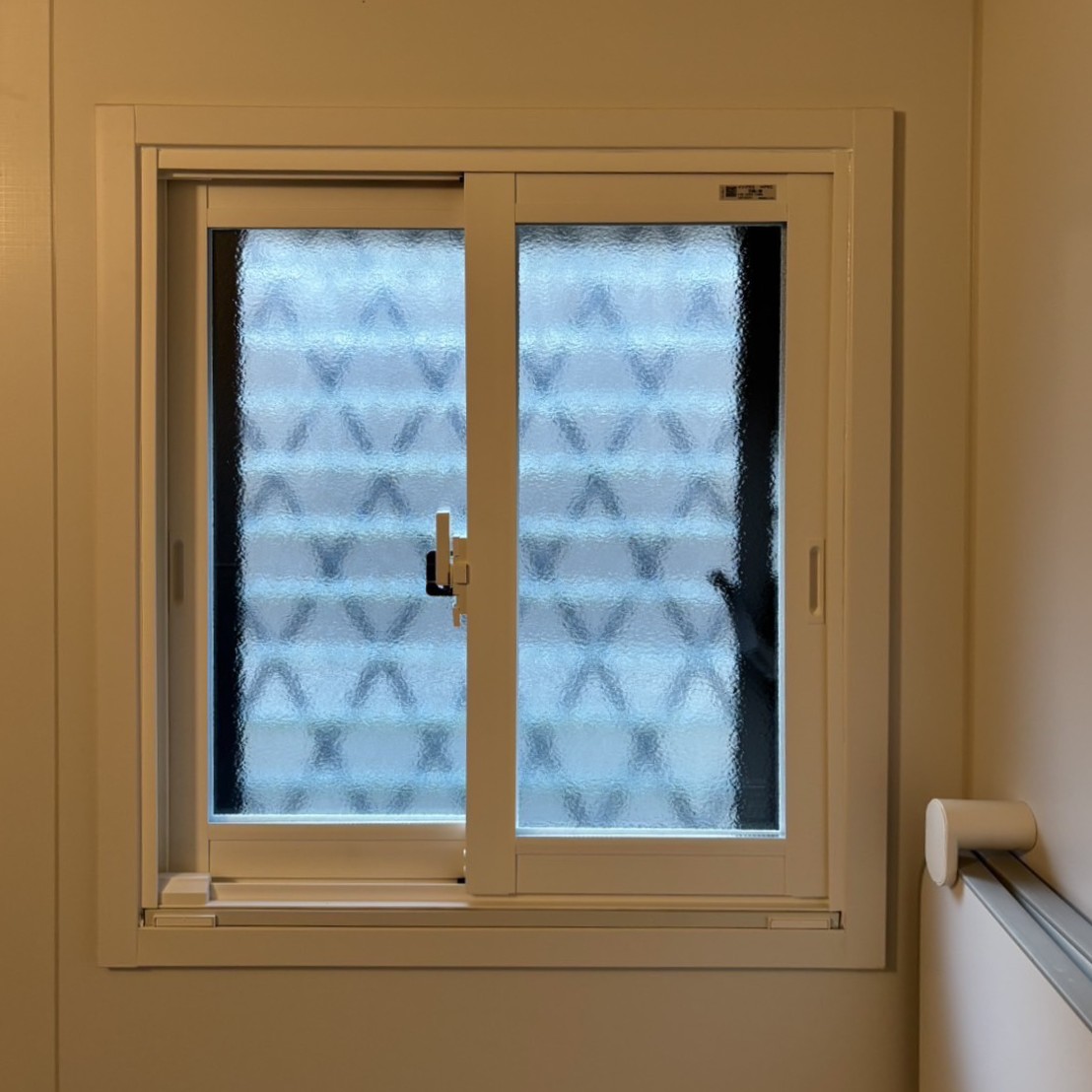 〈高槻市〉インプラス｜ルーバー窓に内窓取付｜結露・断熱対策｜LIXIL