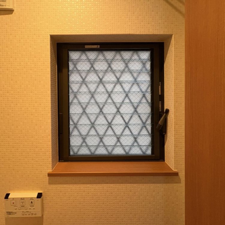 トイレ内窓インプラス施工前