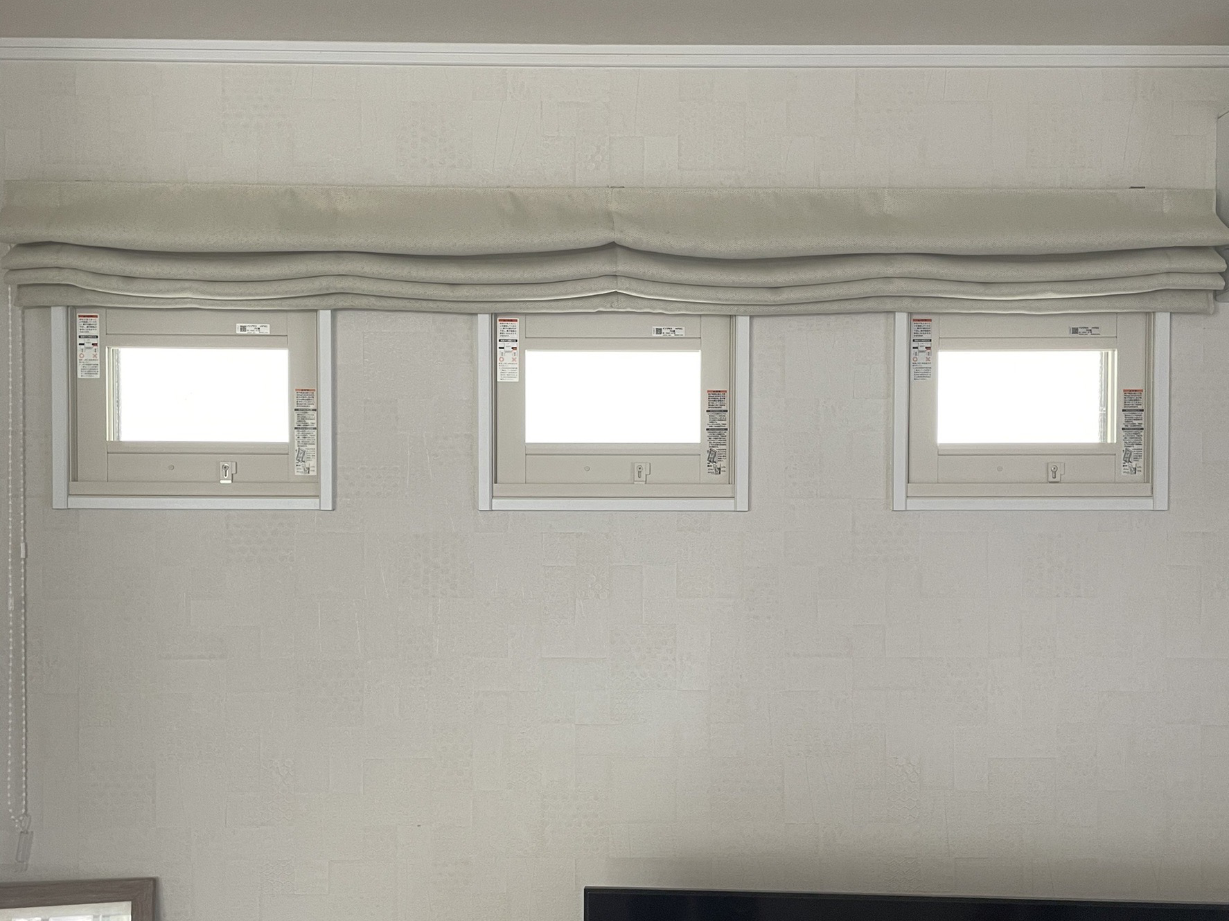 〈豊中市〉インプラス｜リビングの小窓に｜内窓で寒さ対策｜LIXIL